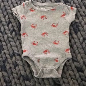 Onesie with little crabs